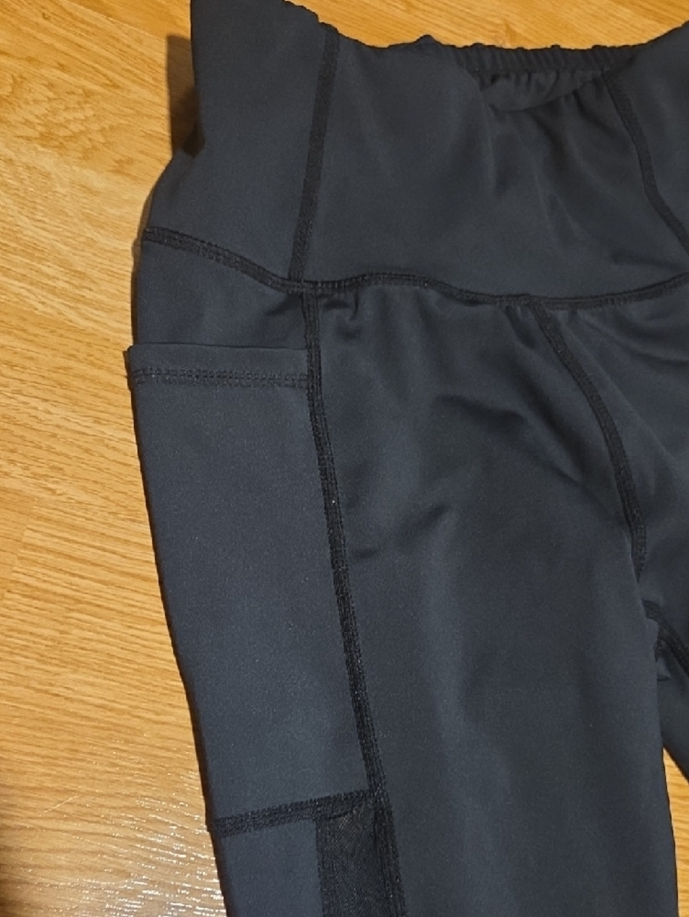 Black High-Waist Active Capri Leggings - Picture 5 of 5